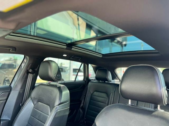 2025 Volkswagen Atlas Cross Sport 2.0T SEL R-Line Black 4MOTION - 23055949 - 30