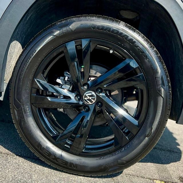 2025 Volkswagen Atlas Cross Sport 2.0T SEL R-Line Black 4MOTION - 23055949 - 31
