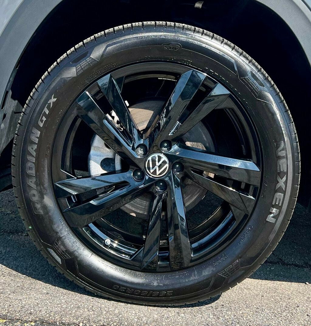 2025 Volkswagen Atlas Cross Sport 2.0T SEL R-Line Black 4MOTION - 23055949 - 32