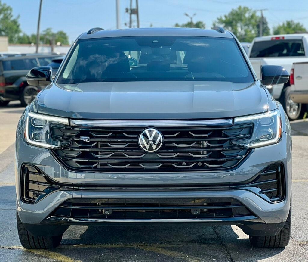 2025 Volkswagen Atlas Cross Sport 2.0T SEL R-Line Black 4MOTION - 23055949 - 40