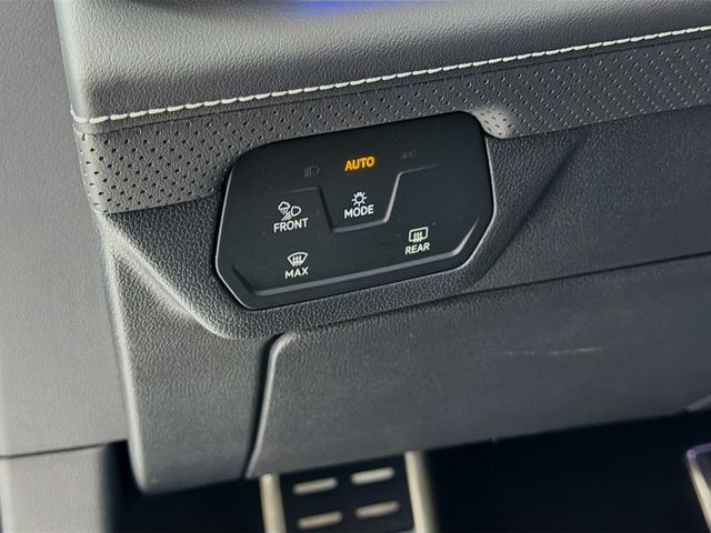 2025 Volkswagen Atlas Cross Sport 2.0T SEL R-Line Black 4MOTION - 22969703 - 9