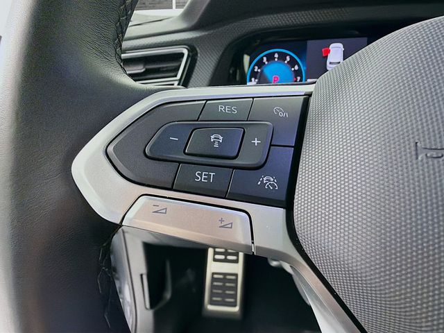 2025 Volkswagen Atlas Cross Sport 2.0T SEL R-Line Black 4MOTION - 22969703 - 10