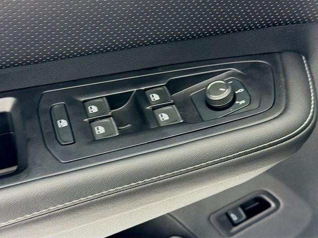 2025 Volkswagen Atlas Cross Sport 2.0T SEL R-Line Black 4MOTION - 22969703 - 18