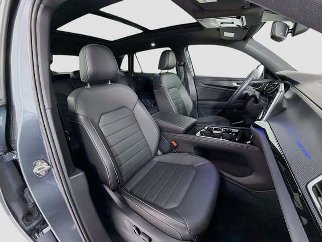 2025 Volkswagen Atlas Cross Sport 2.0T SEL R-Line Black 4MOTION - 22969703 - 29