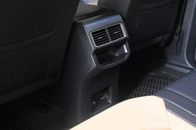 2025 Volkswagen Atlas Cross Sport 2.0T SE w/Technology - 22977848 - 17