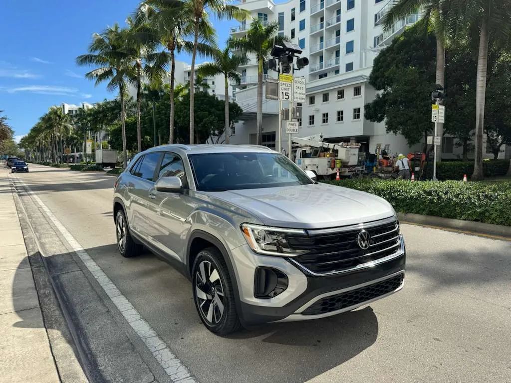 2025 Volkswagen Atlas Cross Sport 2.0T SE w/Technology FWD - 22954291 - 0