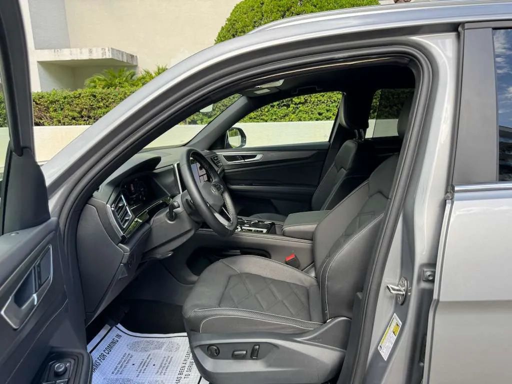 2025 Volkswagen Atlas Cross Sport 2.0T SE w/Technology FWD - 22954291 - 19