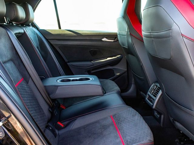 2025 Volkswagen Golf GTI 2.0T SE - 23076543 - 37