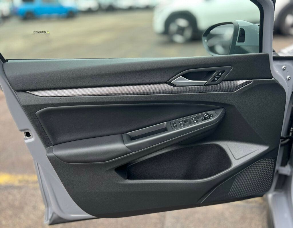 2025 Volkswagen Golf GTI SE - 22991049 - 12