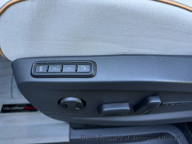 2025 Volkswagen ID. Buzz 1st Edition 4MOTION w/Two-Tone - 23092853 - 11