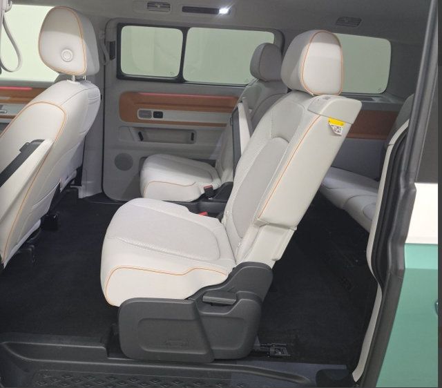 2025 Volkswagen ID. Buzz 1st Edition 4MOTION w/Two-Tone - 23088419 - 4