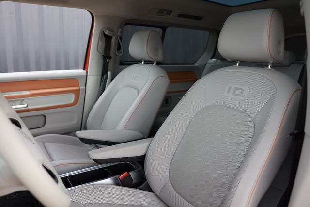 2025 Volkswagen ID. Buzz 1st Edition RWD w/Two-Tone - 23009262 - 8