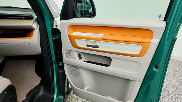 2025 Volkswagen ID. Buzz 1st Edition RWD w/Two-Tone - 23005692 - 31