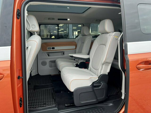 2025 Volkswagen ID. Buzz Pro S Plus 4MOTION w/Two-Tone - 23083770 - 16
