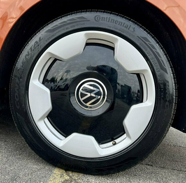 2025 Volkswagen ID. Buzz Pro S Plus 4MOTION w/Two-Tone - 23083770 - 30