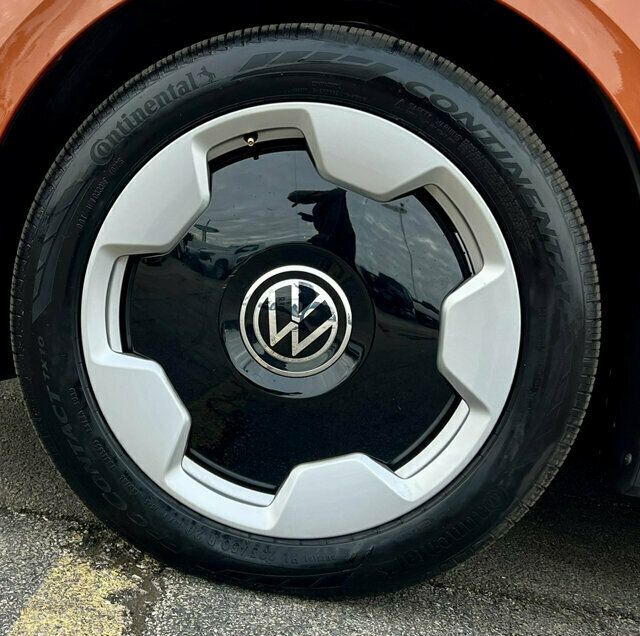 2025 Volkswagen ID. Buzz Pro S Plus 4MOTION w/Two-Tone - 23083770 - 31