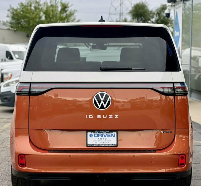 2025 Volkswagen ID. Buzz Pro S Plus 4MOTION w/Two-Tone - 23083770 - 36