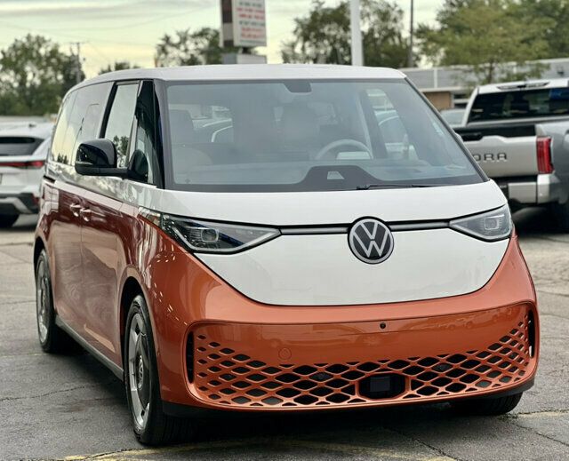 2025 Volkswagen ID. Buzz Pro S Plus 4MOTION w/Two-Tone - 23083770 - 38