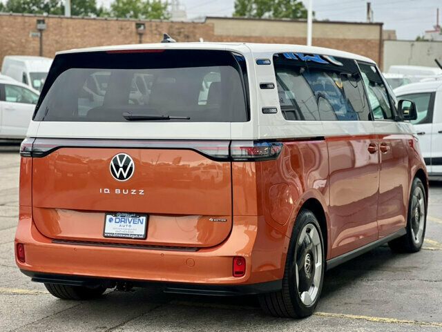 2025 Volkswagen ID. Buzz Pro S Plus 4MOTION w/Two-Tone - 23083770 - 4