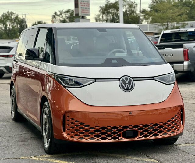 2025 Volkswagen ID. Buzz Pro S Plus 4MOTION w/Two-Tone - 23083770 - 5