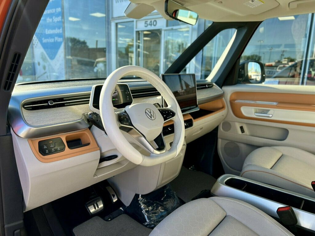 2025 Volkswagen ID. Buzz Pro S Plus 4MOTION w/Two-Tone - 23090201 - 11