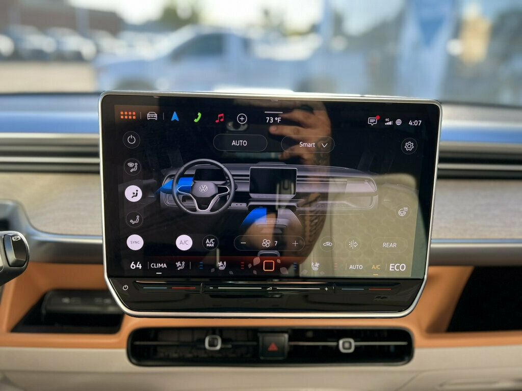 2025 Volkswagen ID. Buzz Pro S Plus 4MOTION w/Two-Tone - 23090201 - 17