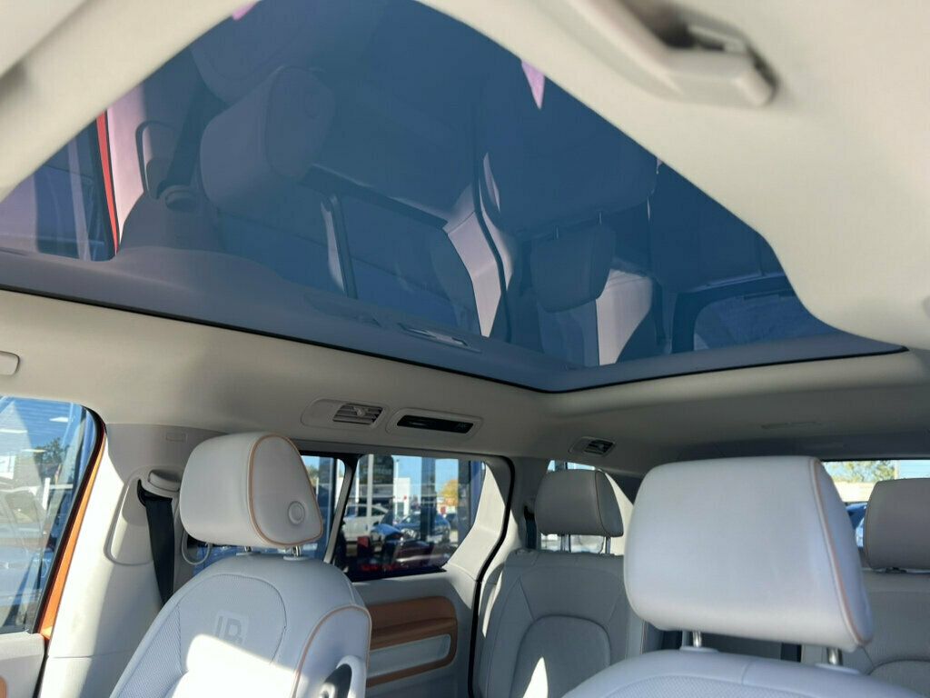 2025 Volkswagen ID. Buzz Pro S Plus 4MOTION w/Two-Tone - 23090201 - 25
