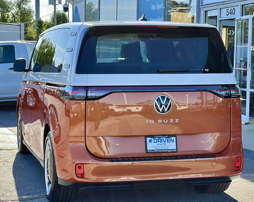 2025 Volkswagen ID. Buzz Pro S Plus 4MOTION w/Two-Tone - 23090201 - 31