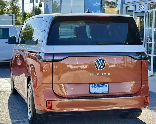 2025 Volkswagen ID. Buzz Pro S Plus 4MOTION w/Two-Tone - 23090201 - 31