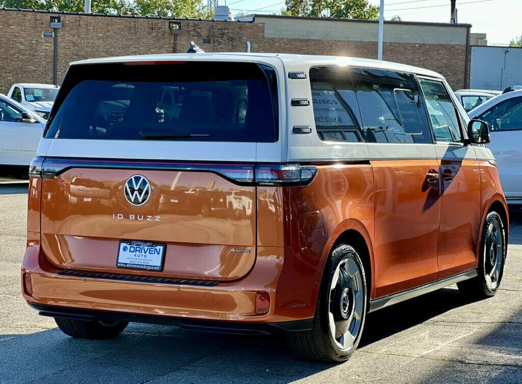 2025 Volkswagen ID. Buzz Pro S Plus 4MOTION w/Two-Tone - 23090201 - 33