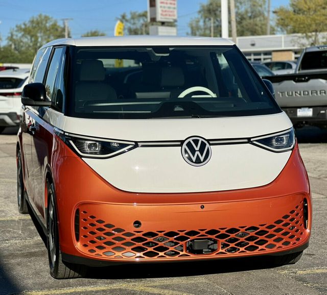 2025 Volkswagen ID. Buzz Pro S Plus 4MOTION w/Two-Tone - 23090201 - 34