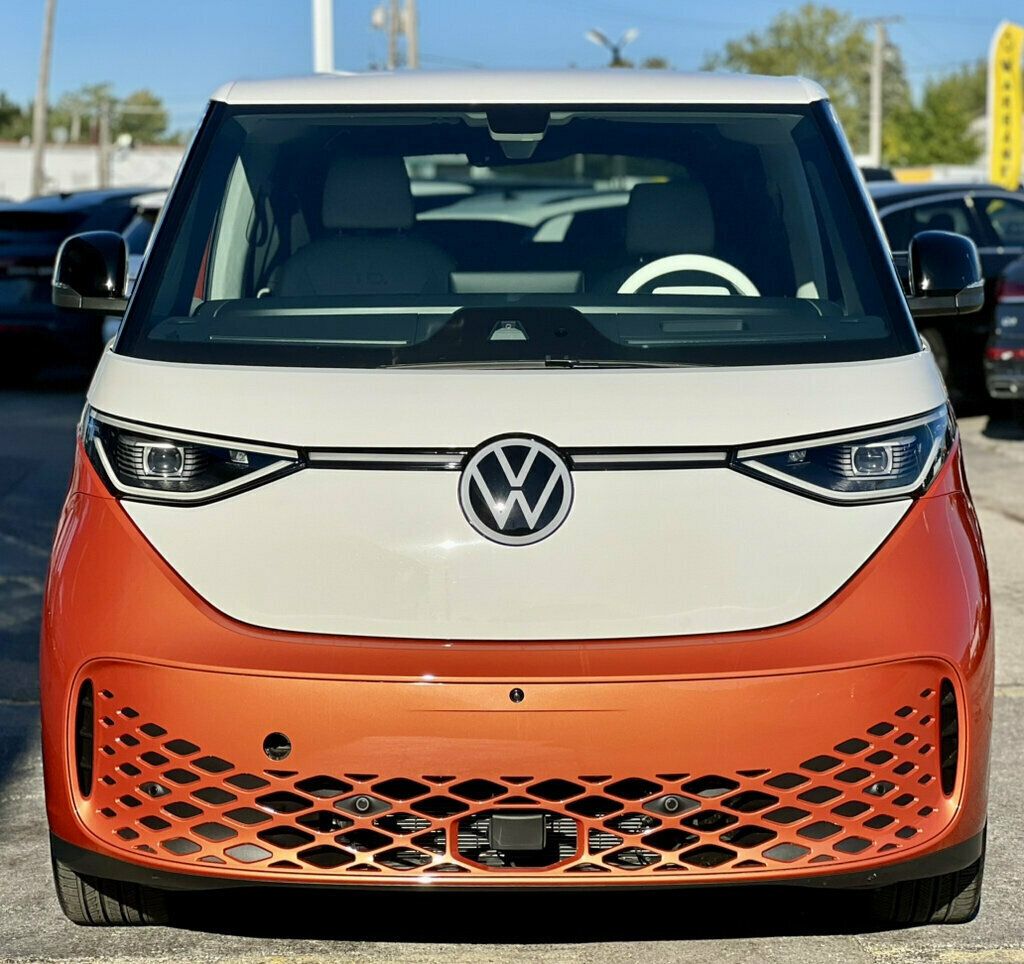 2025 Volkswagen ID. Buzz Pro S Plus 4MOTION w/Two-Tone - 23090201 - 35