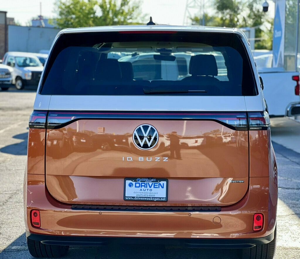 2025 Volkswagen ID. Buzz Pro S Plus 4MOTION w/Two-Tone - 23090201 - 3