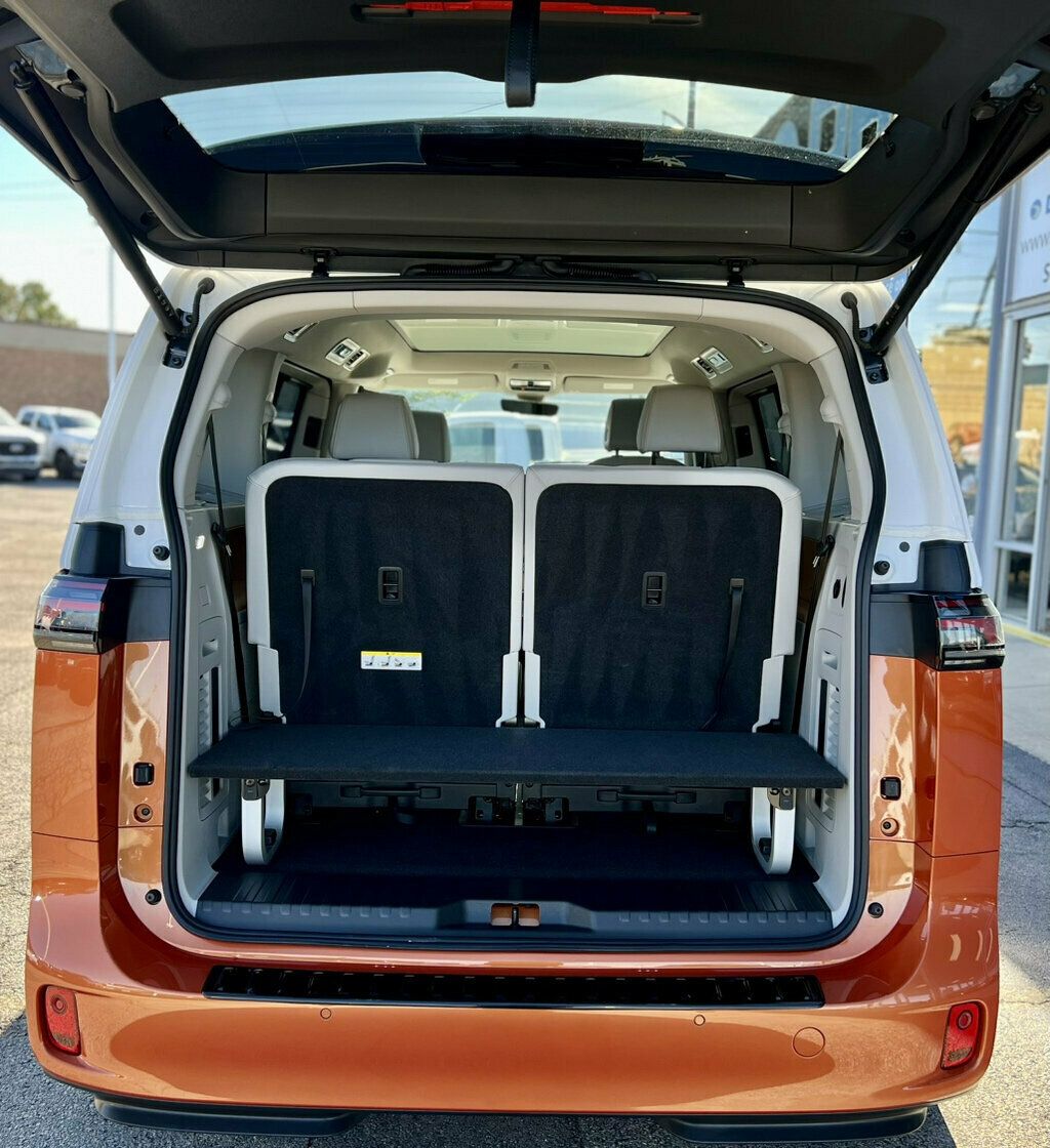 2025 Volkswagen ID. Buzz Pro S Plus 4MOTION w/Two-Tone - 23090201 - 8