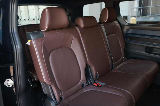 2025 Volkswagen ID. Buzz Pro S Plus RWD w/Two-Tone - 23016944 - 16