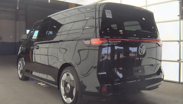 2025 Volkswagen ID. Buzz Pro S Plus RWD w/Two-Tone - 23016944 - 2