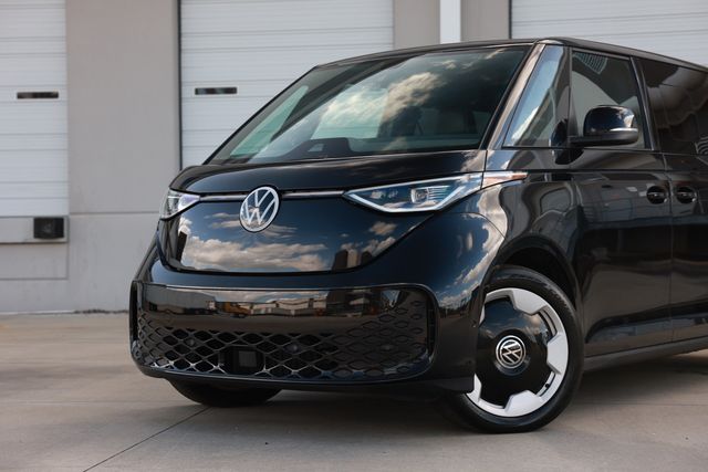 2025 Volkswagen ID. Buzz Pro S Plus RWD w/Two-Tone - 23016944 - 31