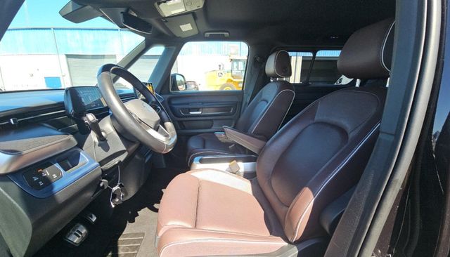 2025 Volkswagen ID. Buzz Pro S Plus RWD w/Two-Tone - 23016944 - 4