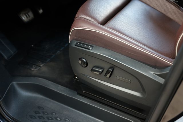 2025 Volkswagen ID. Buzz Pro S Plus RWD w/Two-Tone - 23016944 - 53