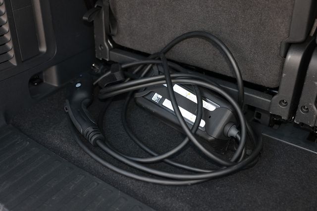 2025 Volkswagen ID. Buzz Pro S Plus RWD w/Two-Tone - 23016944 - 54