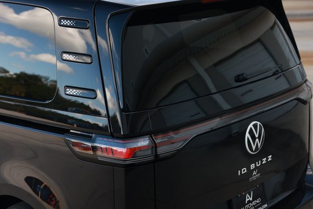 2025 Volkswagen ID. Buzz Pro S Plus RWD w/Two-Tone - 23016944 - 56