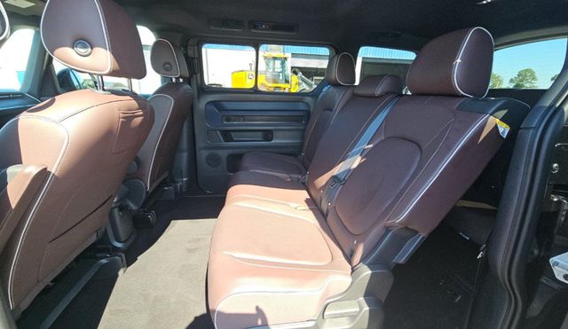 2025 Volkswagen ID. Buzz Pro S Plus RWD w/Two-Tone - 23016944 - 5