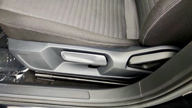 2025 Volkswagen Jetta S Automatic w/ Auto-Dimming Mirror - 23035609 - 10