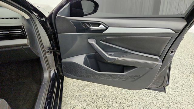 2025 Volkswagen Jetta S Automatic w/ Auto-Dimming Mirror - 23035609 - 23