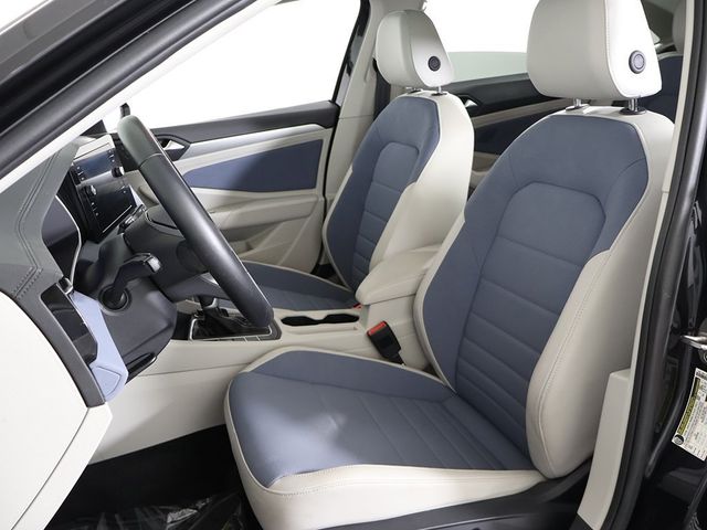 2025 Volkswagen Jetta SE Automatic - 22957702 - 28