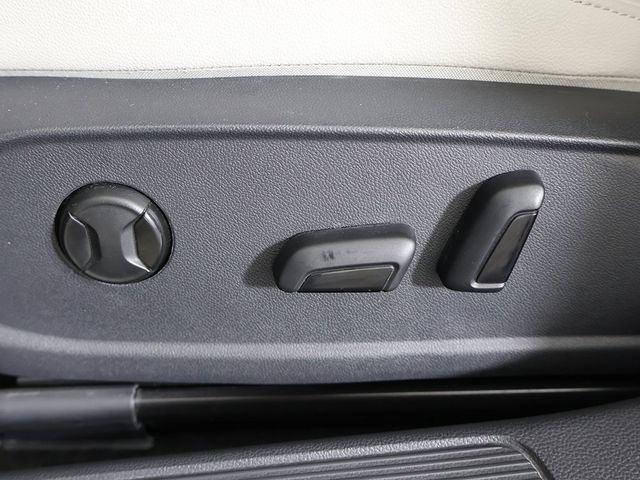 2025 Volkswagen Jetta SE Automatic - 22957702 - 32