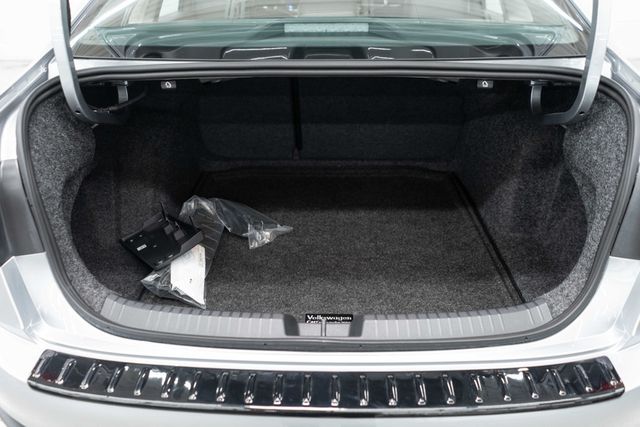2025 Volkswagen Jetta SE Automatic - 23086860 - 28