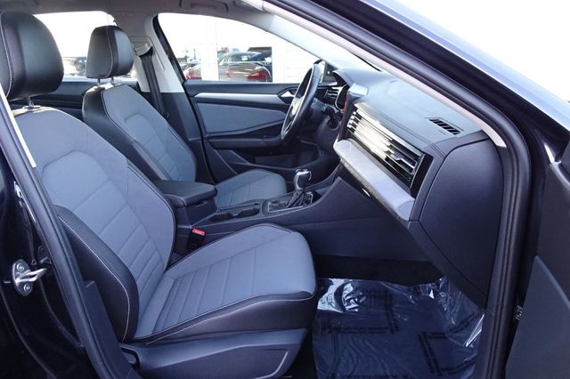 2025 Volkswagen Jetta SE Automatic - 22943760 - 10