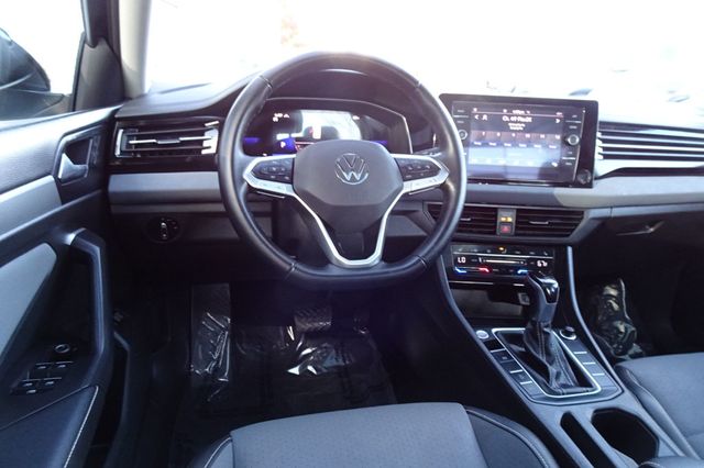 2025 Volkswagen Jetta SE Automatic - 22943760 - 15