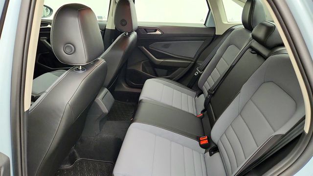 2025 Volkswagen Jetta SE Automatic w/ Panoramic Sunroof Package - 23029871 - 19